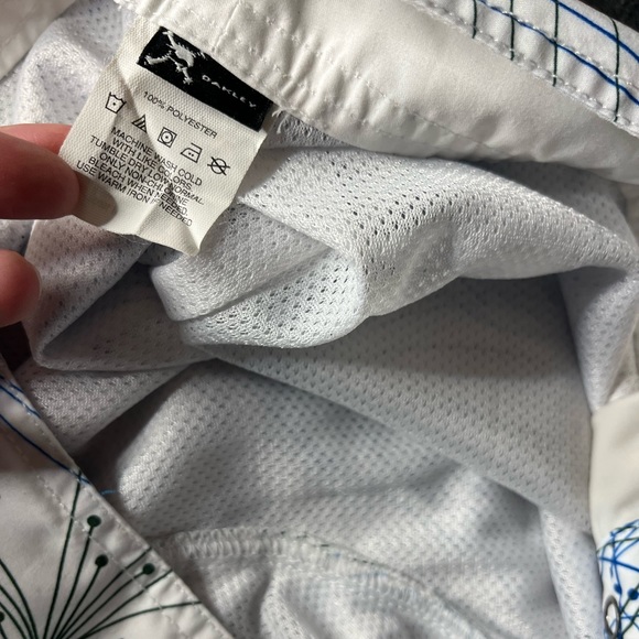Oakley shorts 10 - Picture 6 of 7
